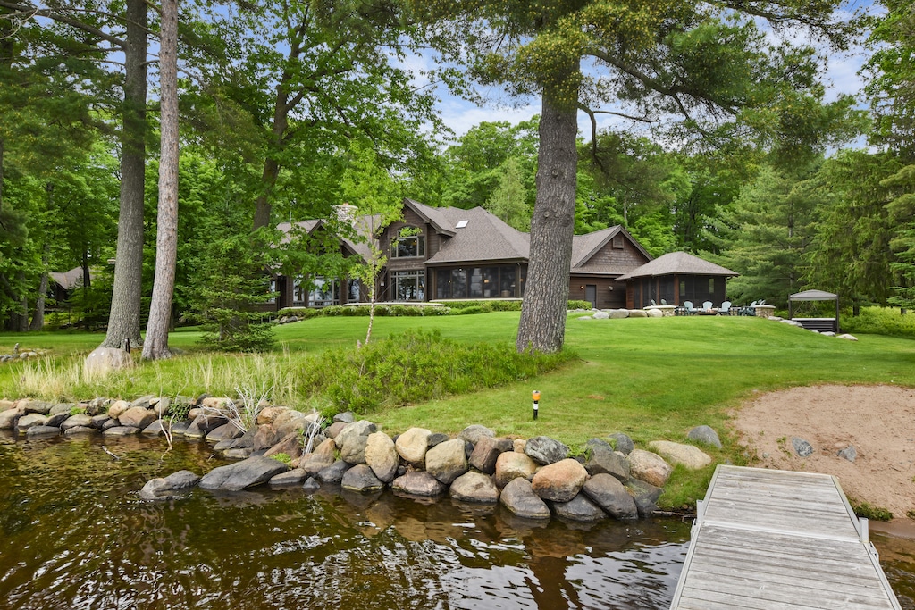 Lake Breeze Luxury Executive Retreat